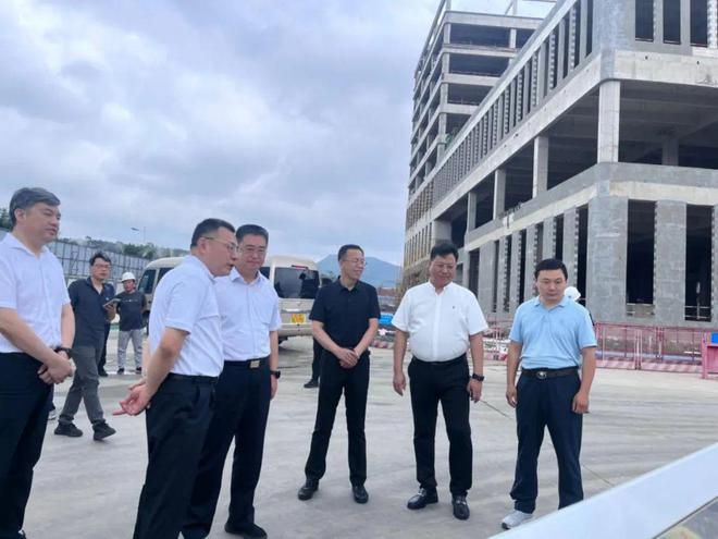 必威辽宁省发改委党组、主任宇一行调研锦州智谷(图2)