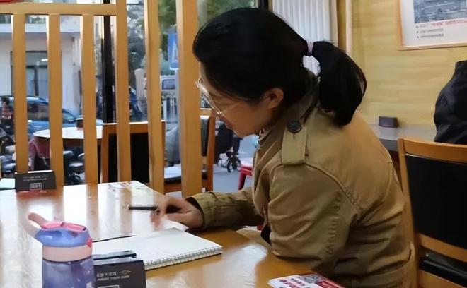 必威·「BetWay」官方网站花8年调研骑手的社科学者：大学生焦虑时不妨去跑几单(图4)